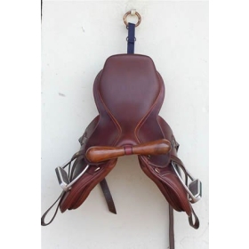 Dyon saddle hanger